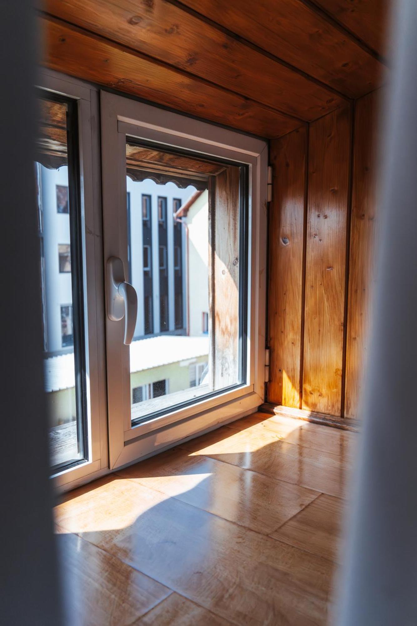 Casa Rosu Hotell Cluj-Napoca Eksteriør bilde