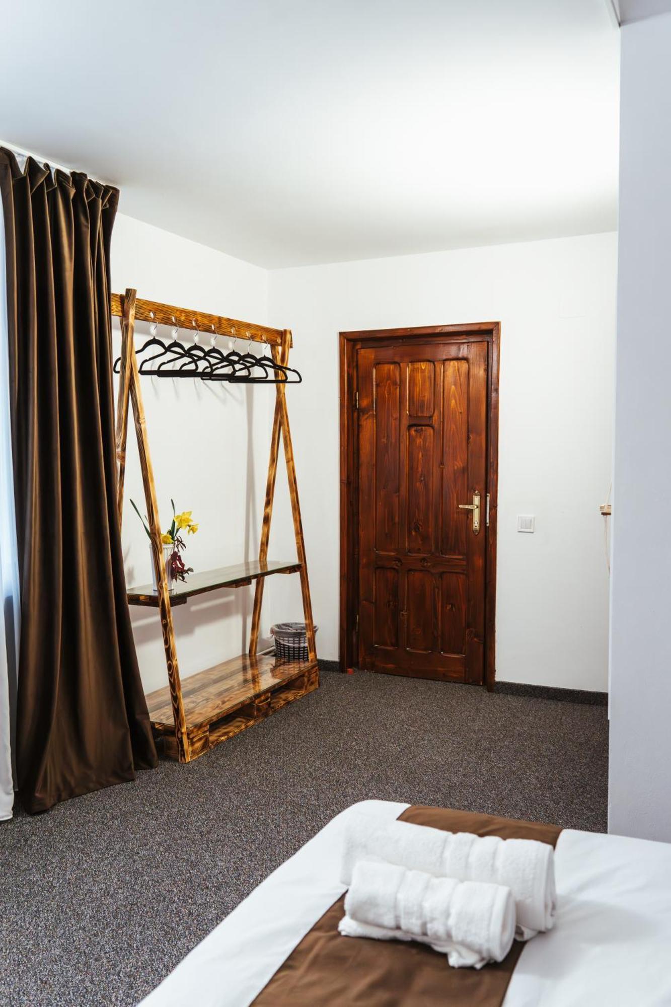 Casa Rosu Hotell Cluj-Napoca Eksteriør bilde